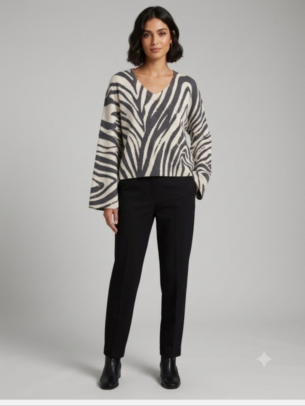 POL Zebra-Print V-Neck Sweater in Cream and Gray Size L
